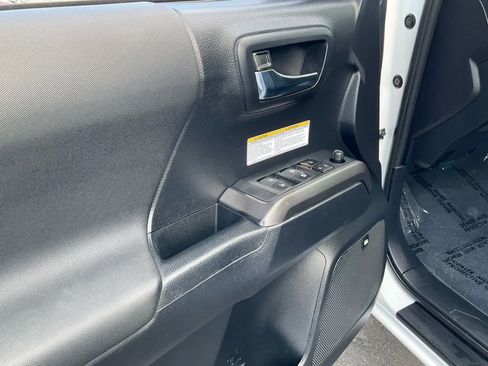 Used 2019 Toyota Tacoma TRD Off-Road w/ TRD Premium Off Road Package image 23