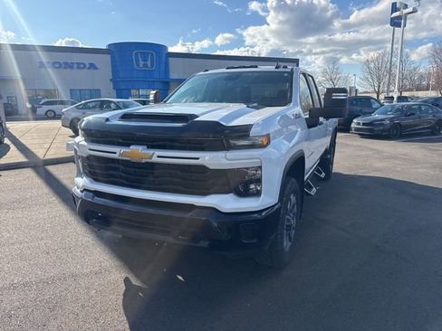 Used 2024 Chevrolet Silverado 2500 Custom w/ Custom Convenience Package image 2