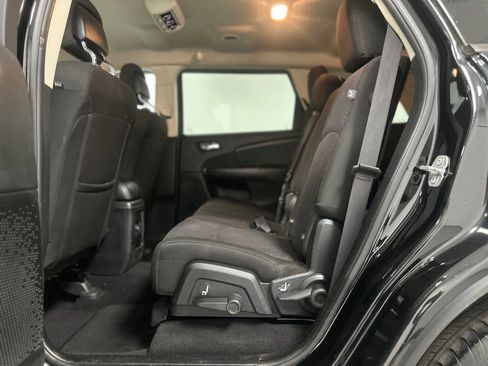 Used 2017 Dodge Journey SE w/ Flexible Seating Group image 18