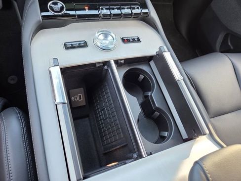 New 2026 Lincoln Navigator Reserve w/ Jet Appearance Package AWD/4WD image 9