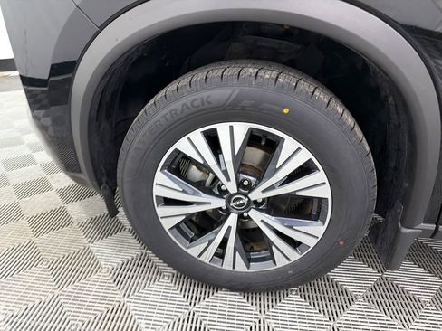 Used 2023 Nissan Rogue SV w/ SV Premium B Package image 12