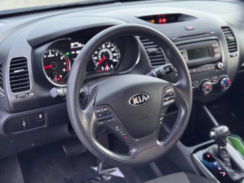 Used 2018 Kia Forte LX FWD image 2