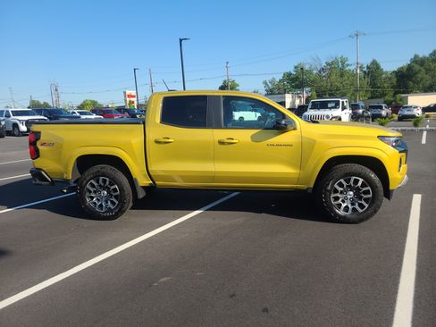 Used 2023 Chevrolet Colorado Z71 w/ Z71 Convenience Package 2 AWD/4WD image 4