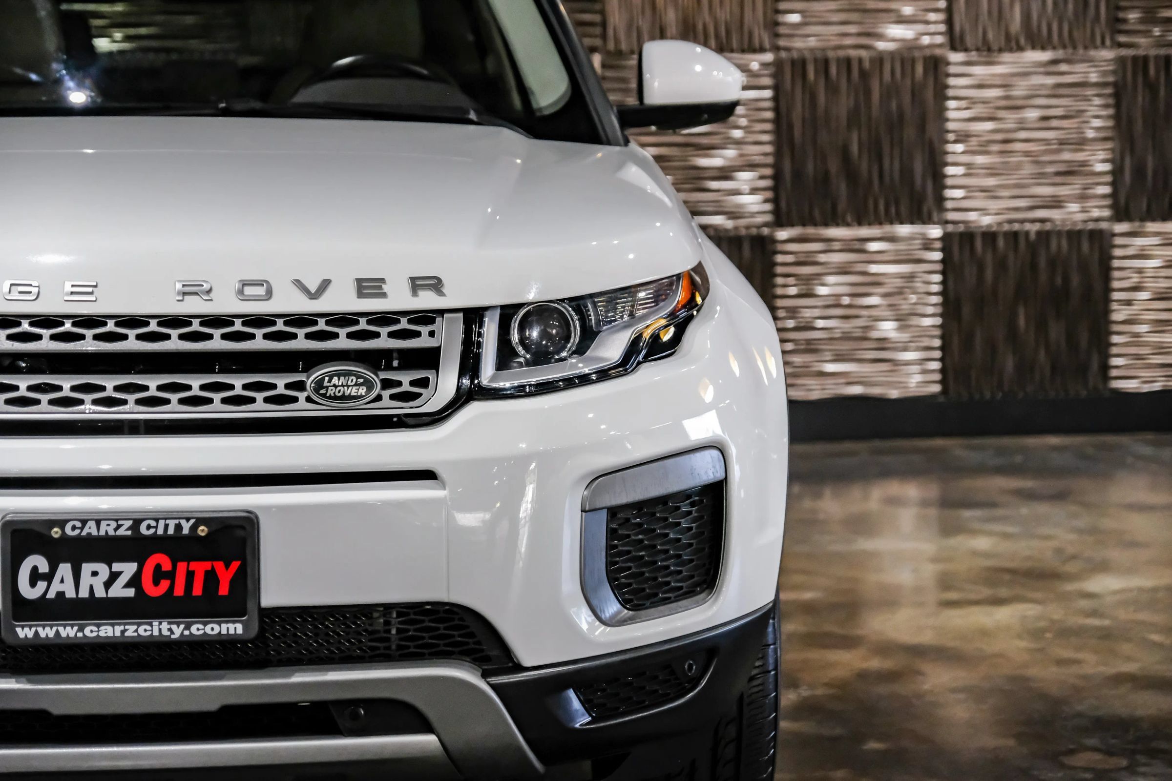 Used 2017 Land Rover Range Rover Evoque SE AWD/4WD image 47