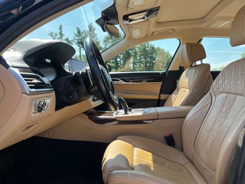Used 2020 BMW 750i xDrive w/ Executive Package AWD/4WD image 16