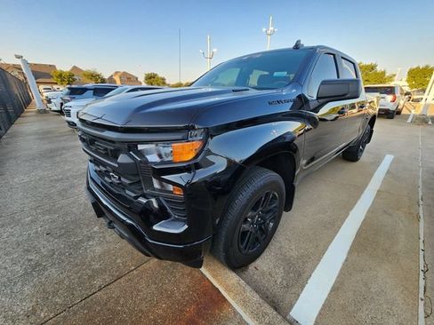 Used 2025 Chevrolet Silverado 1500 Custom w/ LPO, Dark Essentials Package AWD/4WD image 3