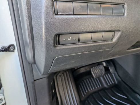 Used 2021 Nissan Rogue S image 15