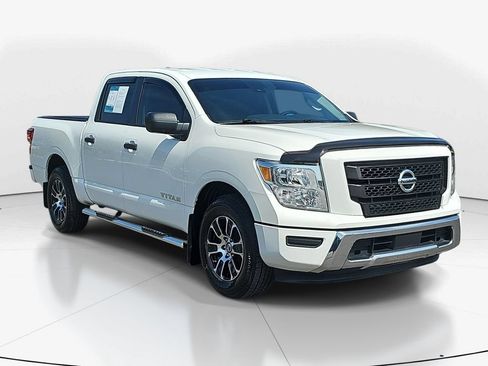 Used 2022 Nissan Titan SV RWD image 3