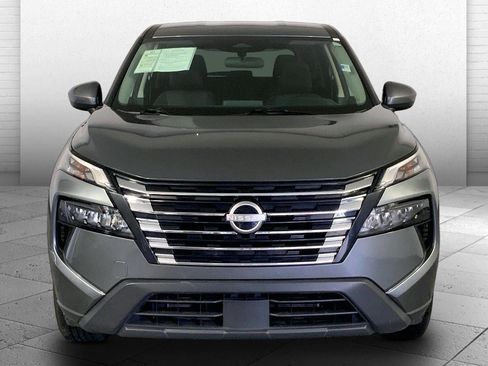 Used 2025 Nissan Rogue SV AWD/4WD image 2