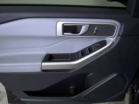 Used 2023 Ford Explorer XLT w/ Equipment Group 202A image 14