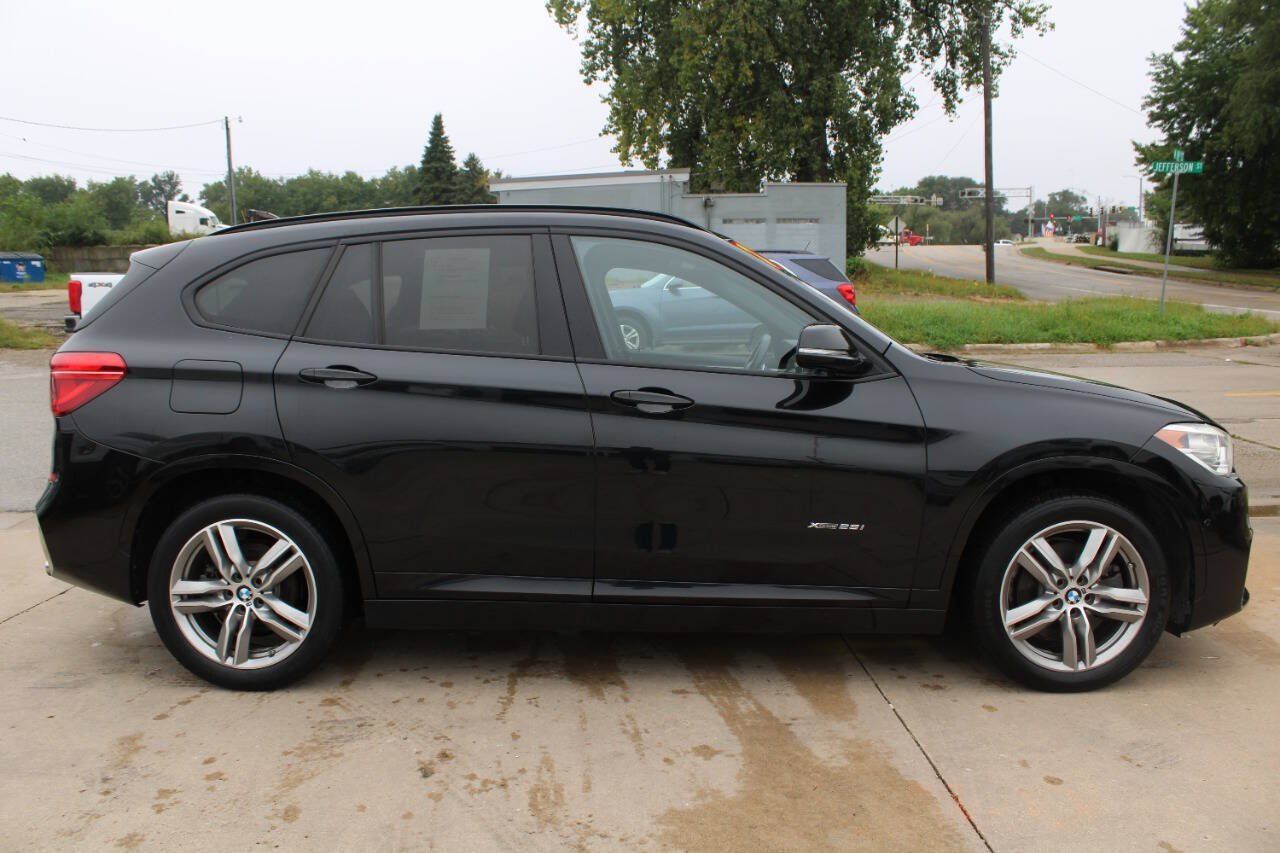 Used 2017 BMW X1 xDrive28i w/ Premium Package AWD/4WD image 3