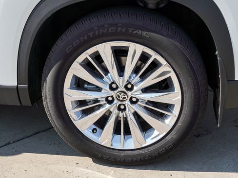 Certified 2025 Toyota Grand Highlander AWD image 13