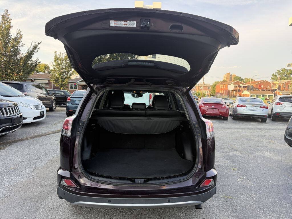 Used 2018 Toyota RAV4 Limited w/ Advanced Technology Package FWD image 8