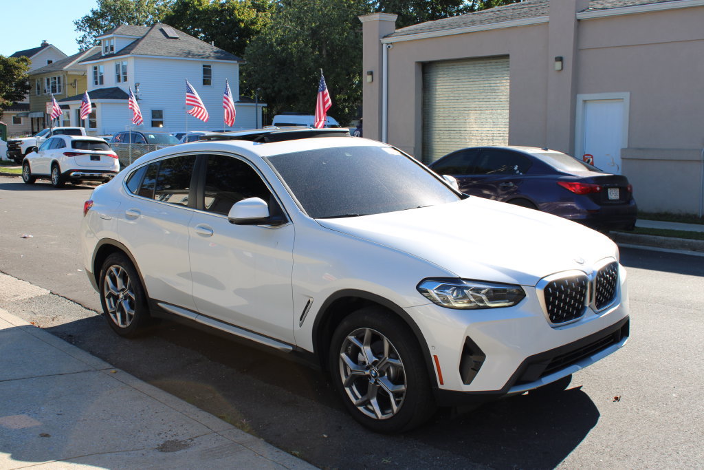 Used 2023 BMW X4 xDrive30i AWD/4WD image 4