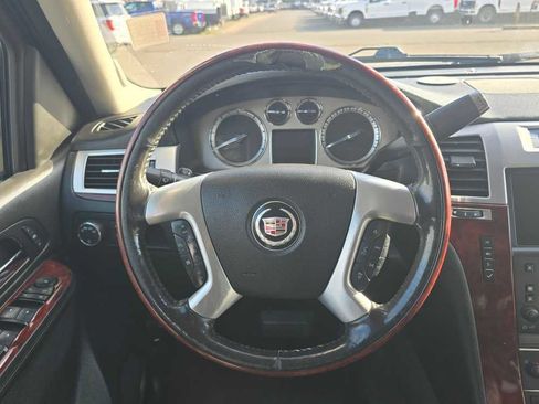 Used 2010 Cadillac Escalade EXT Premium image 11