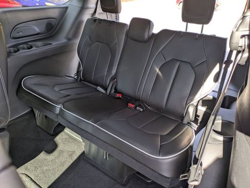 New 2026 Chrysler Pacifica Limited FWD image 33