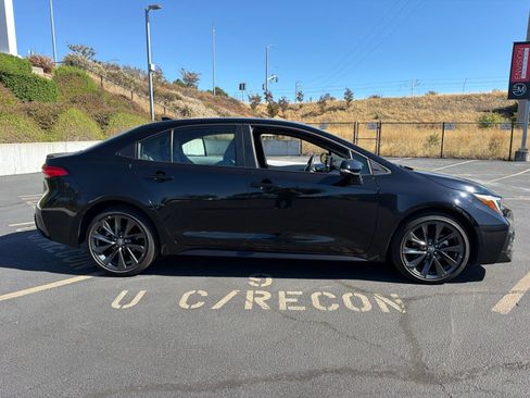 Used 2025 Toyota Corolla SE w/ Convenience Package FWD image 3
