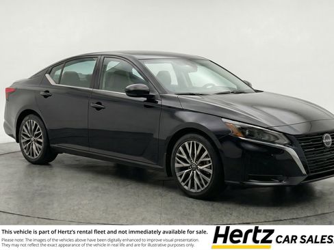 Used 2025 Nissan Altima 2.5 SV image 1