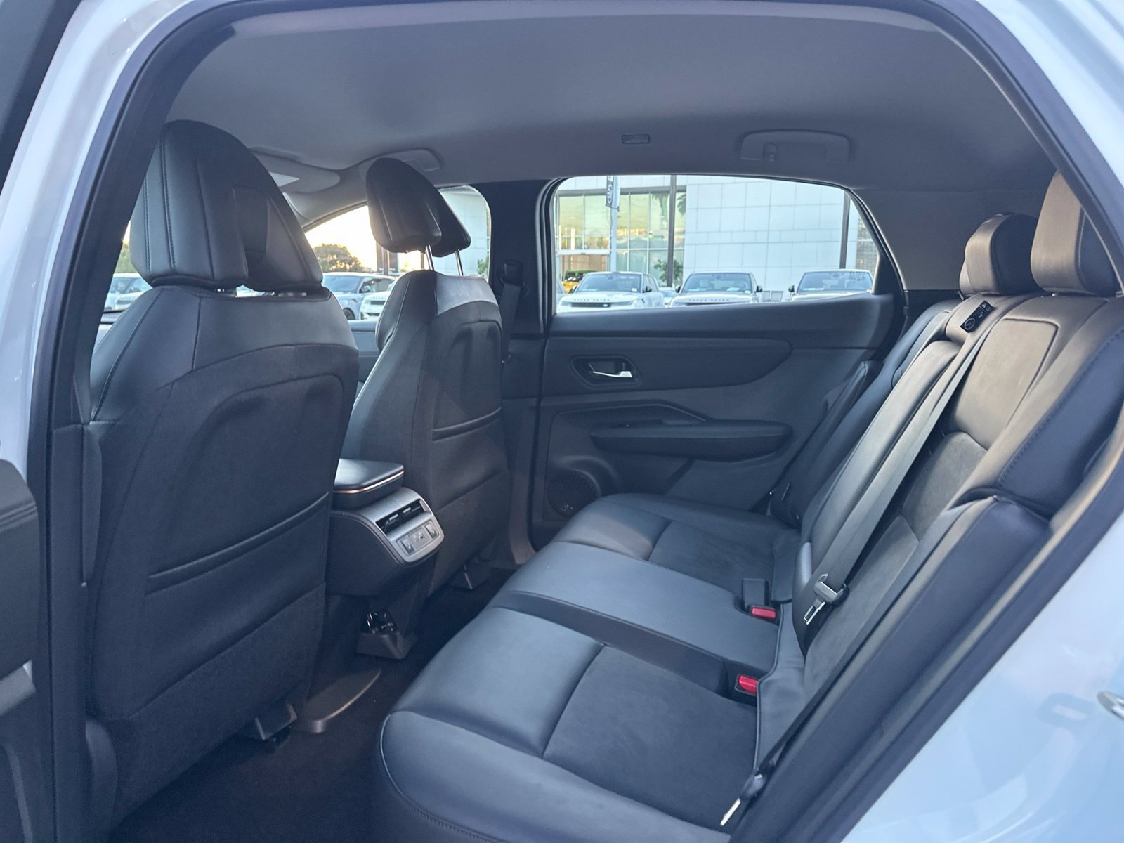 Used 2024 Nissan Ariya FWD image 10