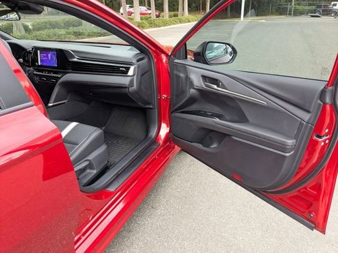 Used 2025 Toyota Camry SE FWD image 38