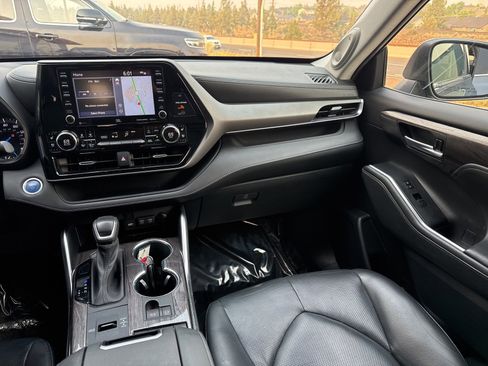 Used 2021 Toyota Highlander Limited image 21