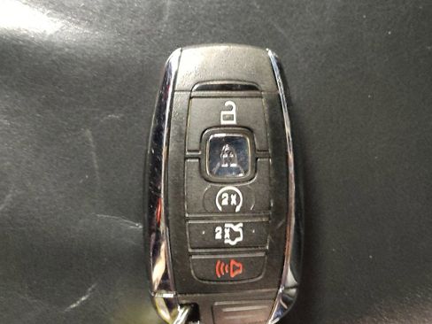 Used 2019 Lincoln Nautilus Select image 32