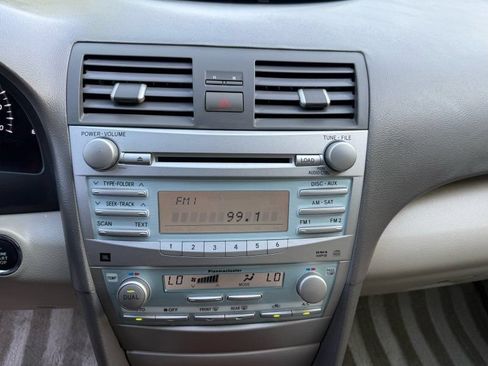 Used 2009 Toyota Camry XLE FWD image 11