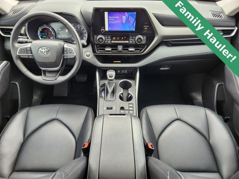 Used 2024 Toyota Highlander XLE image 27