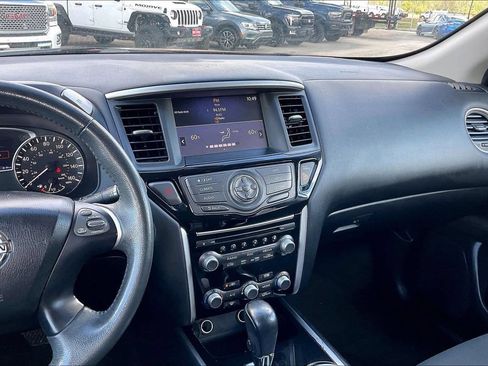 Used 2017 Nissan Pathfinder SV FWD image 9