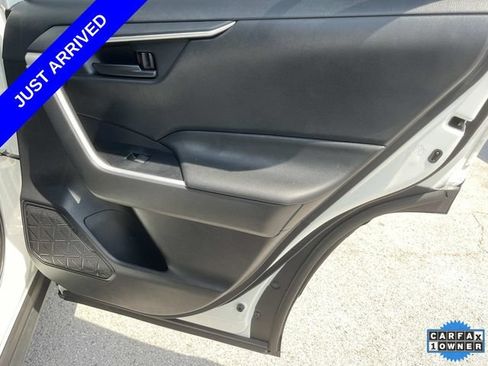 Used 2021 Toyota RAV4 LE AWD/4WD image 30