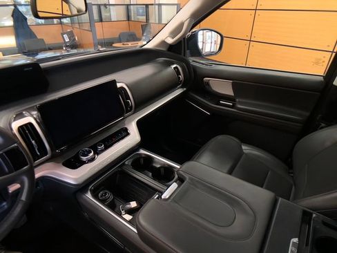 Used 2025 Ford Expedition Active AWD/4WD image 19