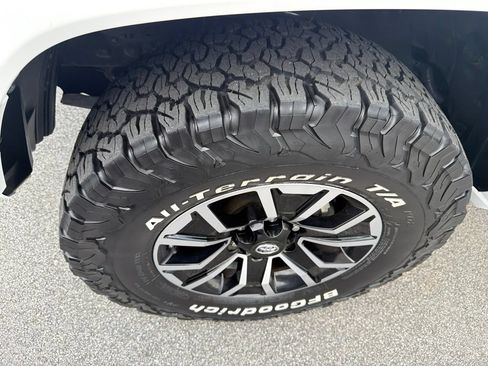 Used 2020 Toyota Tacoma TRD Sport AWD/4WD image 9
