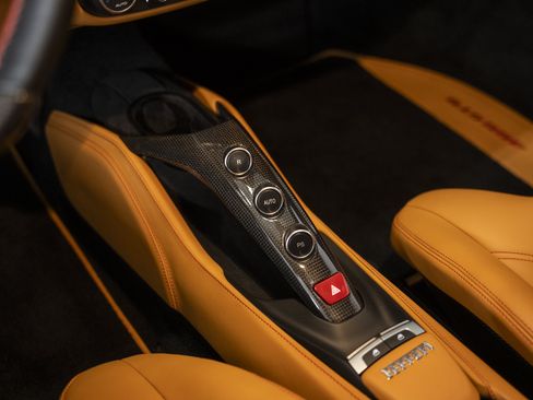 Used 2018 Ferrari 488 GTB RWD image 47