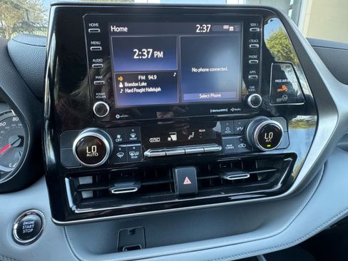 Used 2022 Toyota Highlander LE image 20