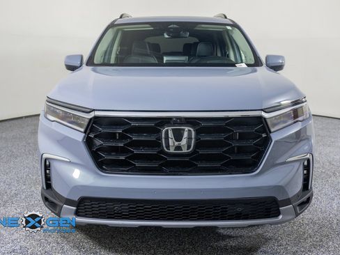Used 2025 Honda Pilot Elite image 2