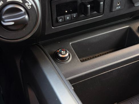 Used 2018 Nissan Titan SV AWD/4WD image 49