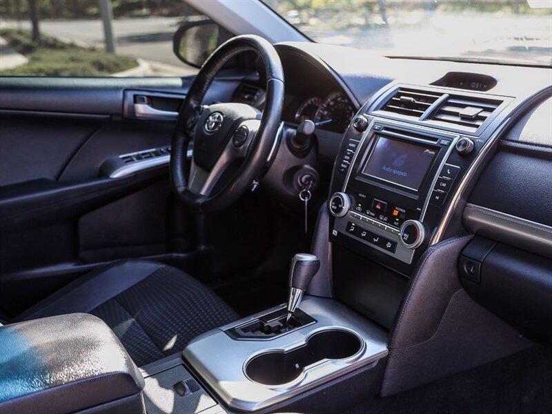 Used 2014 Toyota Camry SE FWD image 20