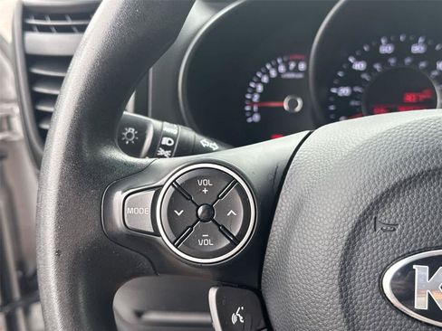 Used 2019 Kia Soul FWD image 17