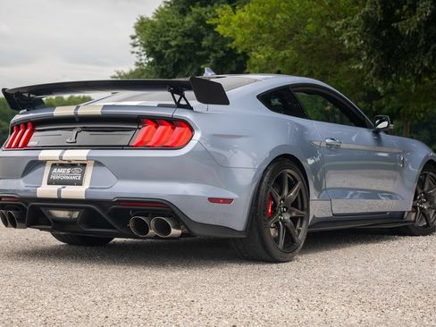 Used 2022 Ford Mustang Shelby GT500 w/ Carbon Fiber Track Pack RWD image 9