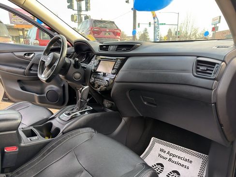 Used 2017 Nissan Rogue SL w/ SL Premium Package image 18