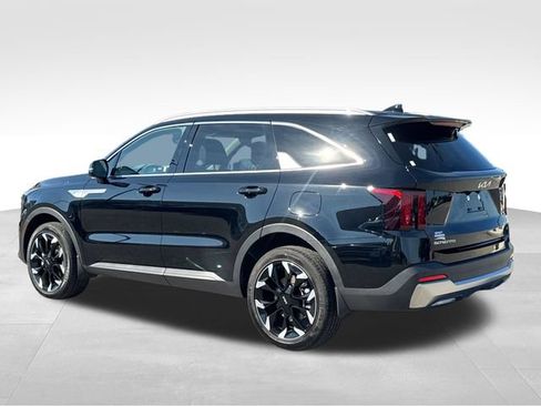 Certified 2026 Kia Sorento EX AWD/4WD image 3
