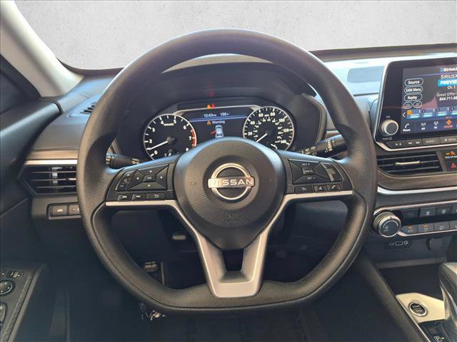 Used 2025 Nissan Altima 2.5 SV FWD image 13