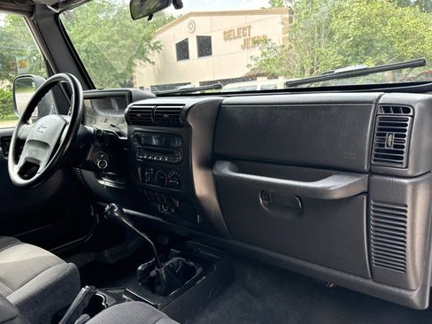 Used 2006 Jeep Wrangler X AWD/4WD image 31