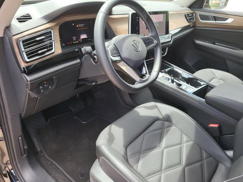 Used 2024 Volkswagen Atlas SE FWD image 24