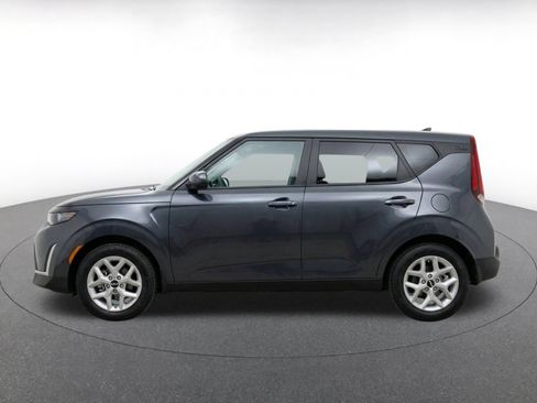 Used 2025 Kia Soul LX w/ LX Technology Package FWD image 4