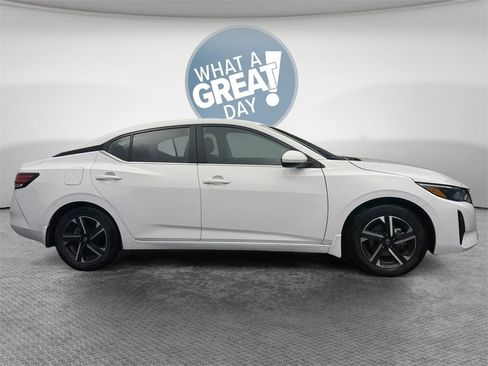 Used 2024 Nissan Sentra SV image 2