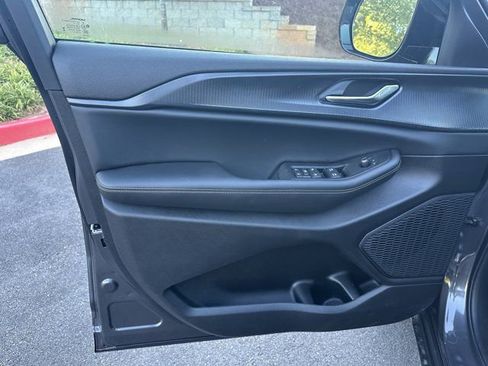 New 2025 Jeep Grand Cherokee L Altitude image 10