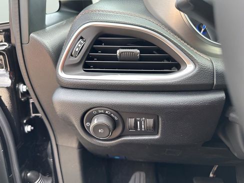 New 2026 Chrysler Pacifica Pinnacle image 30