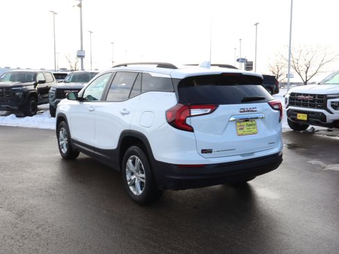 Certified 2024 GMC Terrain SLE w/ Driver Convenience Package image 4