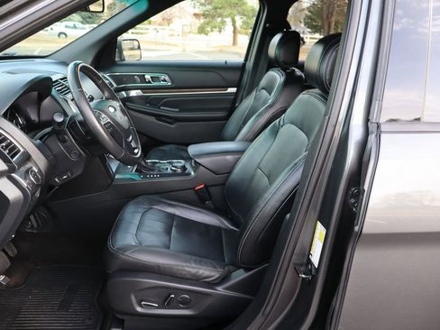 Used 2016 Ford Explorer Limited image 19